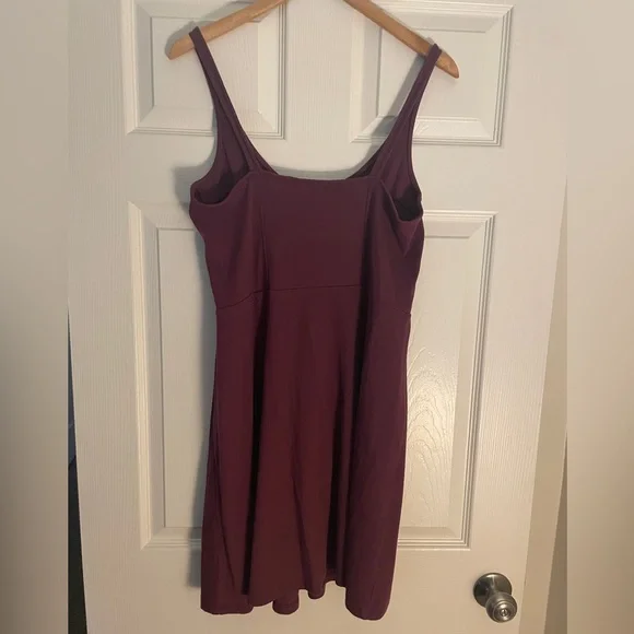 Burgundy Sleeveless Dress - Picture 5 of 6